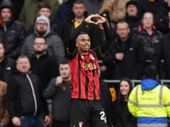 Junior Crupi e Alex Scott ajudam o Bournemouth Wolves a continuar em boa forma na liga