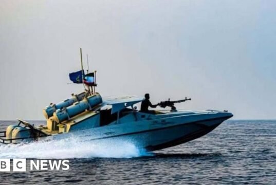 Irã está em “conversações sérias” com os EUA, diz Trump, em meio a ameaça militar