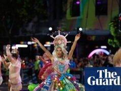 Glitter, arco-íris e ursinhos de goma: Sydney Mardi Gras Parade 2026 – em fotos | Mardi Gras Gay e Lésbica de Sydney