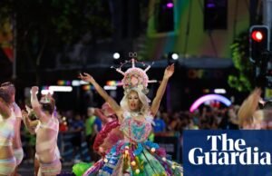 Glitter, arco-íris e ursinhos de goma: Sydney Mardi Gras Parade 2026 – em fotos | Mardi Gras Gay e Lésbica de Sydney