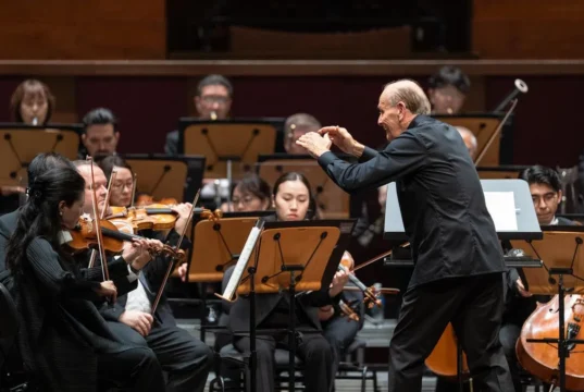 A pianista russa Polina Osetinskaya e o maestro Gabor Takacs-Nagy encantam o público com Bach e Schumann
