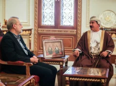 O presidente Trump sugere um segundo porta-aviões no Oriente Médio à medida que o Irã e os EUA se aproximam das negociações