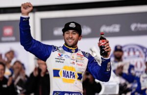 Daytona 500: Joey Logano e Chase Elliott vencem corridas de qualificação em duelo, Casey Mears e Anthony Alfredo lideram suas corridas