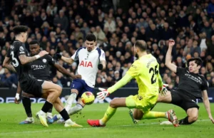 Man City e Villa recuperam de desvantagem na corrida pelo título, Manchester United vence novamente