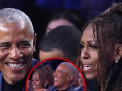 Barack Obama traz bola perdida enquanto está na quadra do NBA All-Star Game