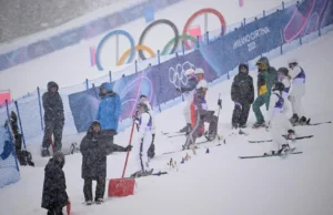 Neve forte atrapalha eventos de esqui estilo livre e snowboard