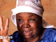 Seus filhos foram mortos por militantes islâmicos. Ele estava entre os milhares que tiveram que fugir