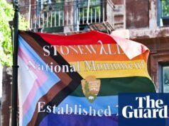 A administração Trump remove a bandeira do orgulho LGBTQ + da administração Trump do Stonewall National Memorial