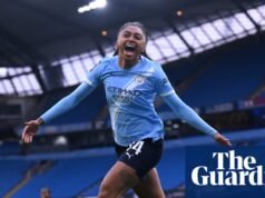 Caroline destrói as esperanças do Chelsea na WSL com o Manchester City liderando a Superliga Feminina com 11 pontos
