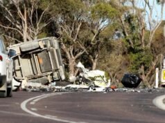 Policial gravemente ferido em colisão com caminhão na rodovia em Marginy, Sul da Austrália