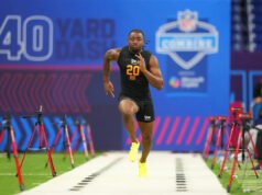 O prospecto do Arkansas, Mike Washington Jr., fica emocionado depois de postar a corrida de 40 jardas mais rápida entre os running backs