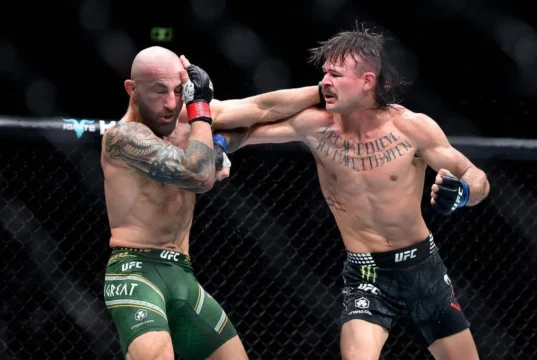 Alexander Volkanovski derrotou Diego Lopez e manteve o título dos penas do UFC