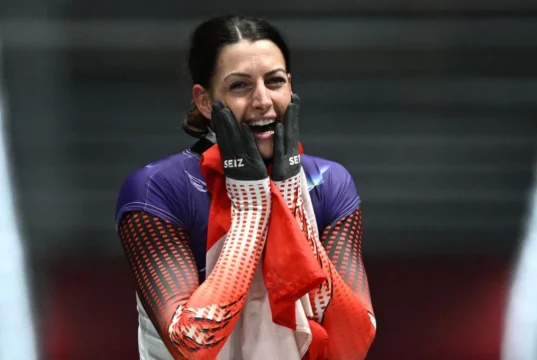 Um vestido esqueleto que apaga a dor de Pyeongchang com ouro brilhante