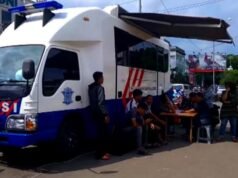 É um local de serviço em Jacarta e arredores