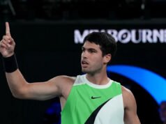 Carlos Alcaraz derrota Novak Djokovic para vencer o Aberto da Austrália e se torna o jogador mais jovem a completar o Grand Slam da carreira