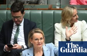 Com o regresso ao Parlamento, há uma situação de caos na coligação, o perigo de divisão e desintegração na política é iminente. Política Australiana