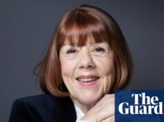 Gisele Pellicot descreve o choque de se ver parecendo uma “boneca de pano” em suas memórias. Gisele Pellicote