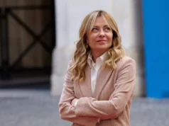 Primeiro-ministro italiano Meloni aprova bloqueio naval contra migrantes