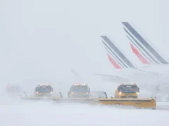 Companhias aéreas ordenadas a reduzir voos para Paris durante alerta de neve