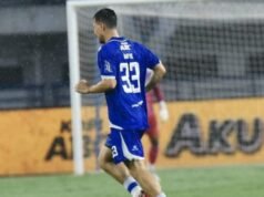 A história de Thom Haye ganhando 3 pontos para Persib em Tanah Purva