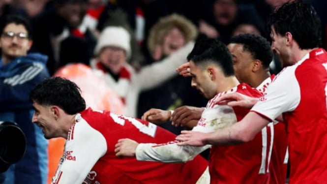 698288a2b1fc7-selebrasi-pemain-arsenal_gemini_665_374.jpg