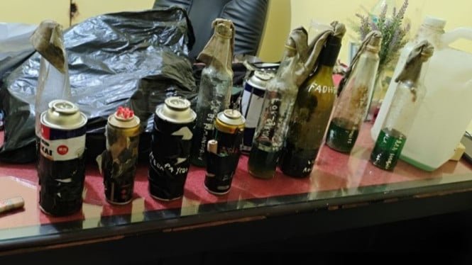 69836984e72fc-barang-bukti-molotov-yang-diamankan-densus-88_gemini_665_374.jpg