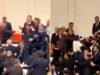 Deputados turcos brigam durante a posse dos ministros de Erdogan
