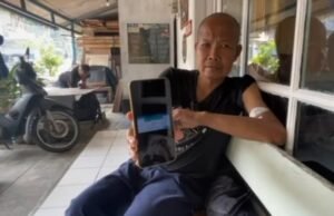 Devido a fazer diálise regular, barbeiro de Bandung teme não conseguir tratamento