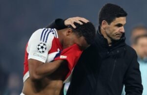 O Arsenal não consegue se manter no topo da classificação, com Mikel Arteta pedindo à sua equipe que mantenha a calma em meio à pressão