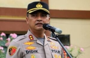 A policial que carregava a mala cheia de drogas já foi subordinada do ex-chefe de polícia de Bima, AKBP, treinado em Polda Metro Jaya