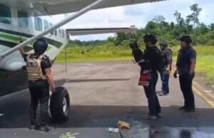 O Brigadeiro General Faisal disse que 20 homens do KKB abriram fogo contra o avião Smart Air.