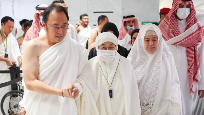 6990abbc387b6-megawati-soekarnoputri-dan-keluarga-tunaikan-ibadah-umrah_gemini_665_374.jpg