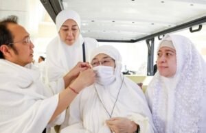 O momento em que Prananda ajudou Tahlul Megawati e Puan juntos durante a Umrah