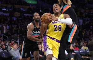 O esgotado Los Angeles Lakers pretende retornar contra o lutador Dallas Mavericks.