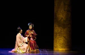 A atriz Jiang Xiang brilha como a imperatriz viúva no luxuoso drama da corte “Deling e Xi Xi”