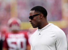 O técnico dos running backs de Oklahoma, DeMarco Murray, está indo para a NFL