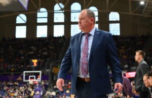 Wisconsin vence Washington pela décima segunda vitória na conferência da temporada