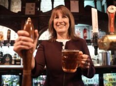 A economia do Reino Unido cresceu 0,1% no último trimestre, apesar da incerteza orçamental