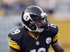 O futebol da Penn State contratará outro técnico do WR, Kashif Moore. relatórios