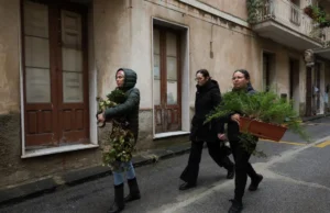 À medida que o pseudônimo da Sicília entra em colapso, as famílias correm para salvar o que a Terra não poderia suportar.