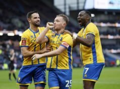 A cobrança de falta de Louis Reid surpreendeu Burnley enquanto League One Mansfield avançava para a FA Cup