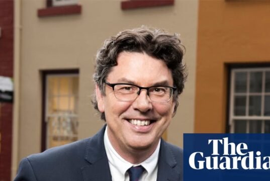 O locutor James Valentine se aposenta da ABC após quase 40 anos devido ao câncer Australian Broadcasting Corporation