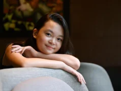 A premiada estrela infantil de Emerald Hill, Ivory Chia, faz sua estreia no cinema em Liang Po Po vs.