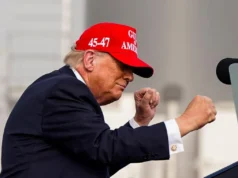 O presidente Trump elogia a economia e a energia do Texas, mas mantém silêncio sobre seu favorito na corrida republicana para o Senado