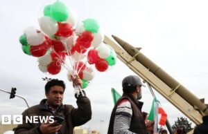 Em Teerã, os comícios pela revolução iraniana foram marcados pelo descontentamento e pela desobediência civil