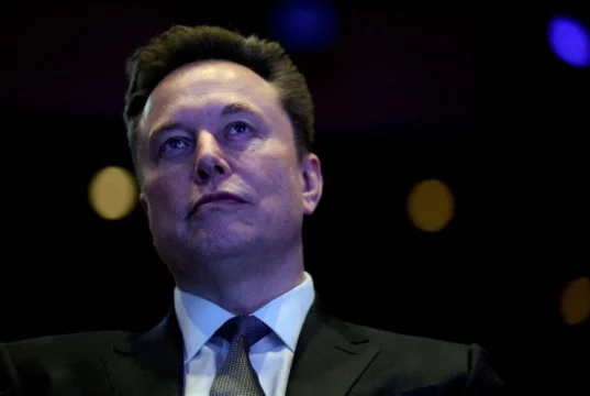 Musk diz que medidas para impedir a Rússia de usar Starlink estão funcionando