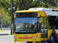 A polícia toma medidas depois que três homens são acusados de crimes sexuais separados no transporte público em Adelaide, no sul da Austrália