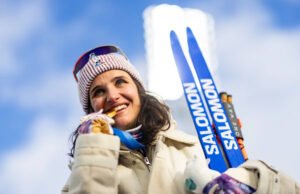 Jogos Olímpicos de Inverno de 2026: a francesa Julia Simon ganha a medalha de ouro no biatlo, 4 meses depois de ser acusada de roubo de um companheiro de equipe