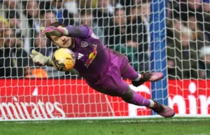 Leeds venceu Birmingham nos pênaltis na partida da copa, Wolves sobrevive ao banho de lama de Grimsby