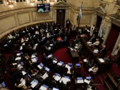O Senado da Argentina aprova a reforma trabalhista de Millei, promovendo reformas favoráveis ao mercado
